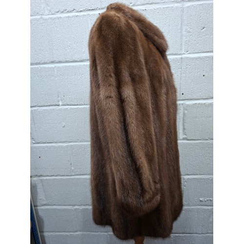 60 - A late 20th Century mid brown mink hip length coat approx 36