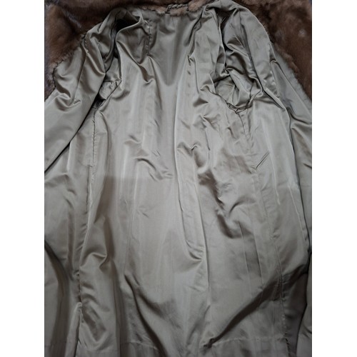60 - A late 20th Century mid brown mink hip length coat approx 36