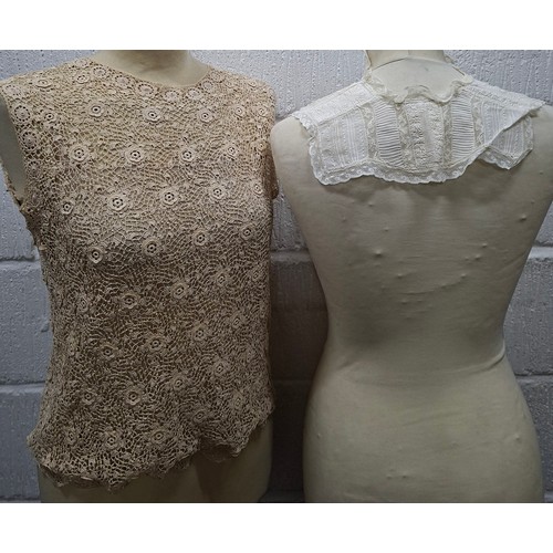62 - Early 20th Century and later ladies fashion items to include kid gloves, a ladies cream and sleevele... 
