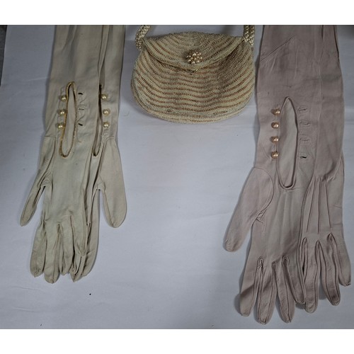 62 - Early 20th Century and later ladies fashion items to include kid gloves, a ladies cream and sleevele... 