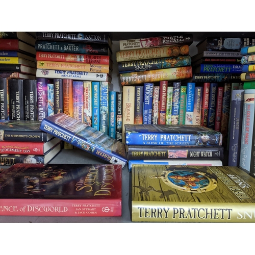 Books to include - A collection of Terry Pratchett Discworld and other ...