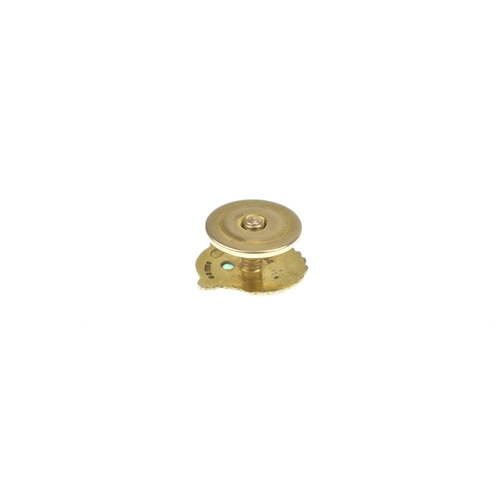 54 - A Shell 20 Year Service tie tack pin, in the form of a shell and inset with a single emerald, 3.5 gr... 