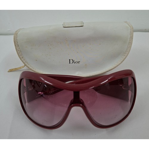 7 - Christian Dior- Two pairs of 1970's/80's ladies sunglasses with branded cases. Location:R1.2
If ther... 