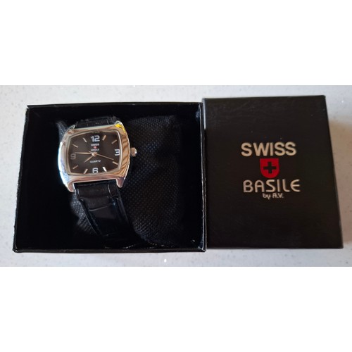 29 - Ladies boxed fashion watches to include a Gossip watch set with 10 interchangeable straps, a purple ... 