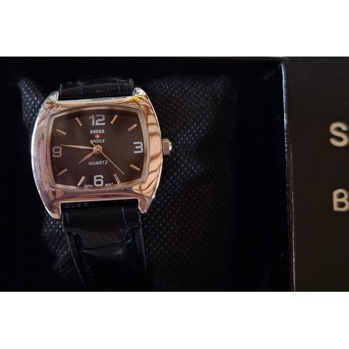 29 - Ladies boxed fashion watches to include a Gossip watch set with 10 interchangeable straps, a purple ... 