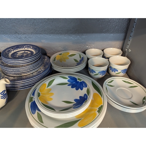 51 - A mixed lot to include a Arnstadt Kristall, Antike rubin vase, a cut glass pitcher with silver plate... 