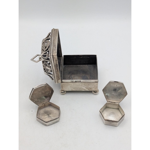 35 - Silver collectables to include a potpourri pot by Goldsmiths and Silversmiths Company, together with... 