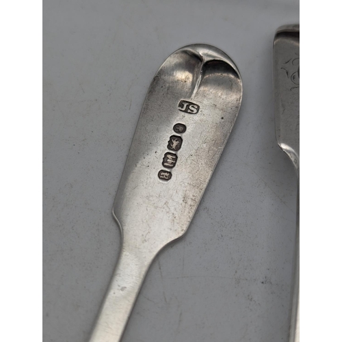 52 - Assorted silver flatware to include a set of four fiddle pattern teaspoons, two other teaspoons, tog... 