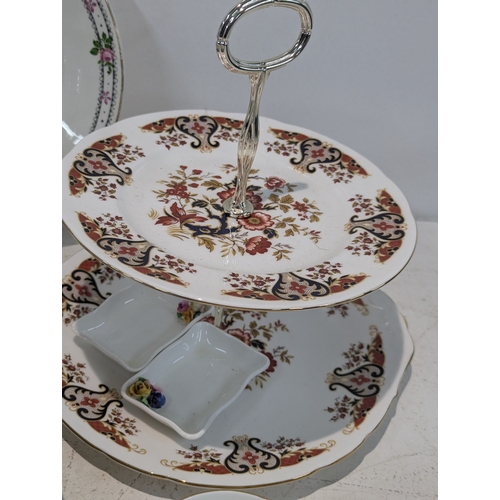 16 - A mixed lot of ceramics to include a pair of Paragon teacups and saucers, Royal Albert cups and sauc... 