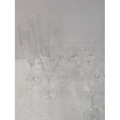 31 - Mixed glassware to include wine glasses, champagne flutes, brandy balloons and others
Location: 3-3
... 