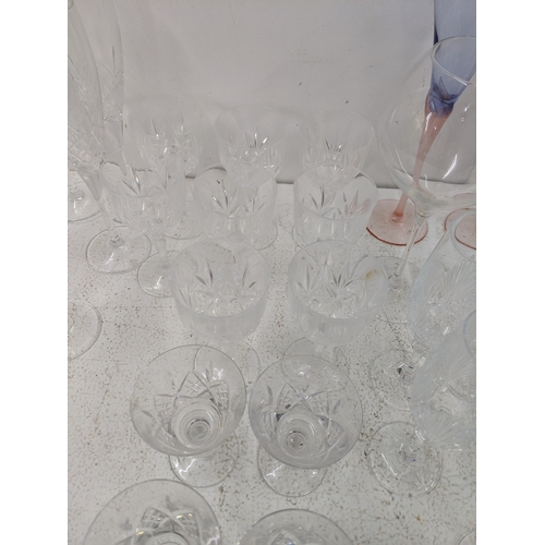 31 - Mixed glassware to include wine glasses, champagne flutes, brandy balloons and others
Location: 3-3
... 