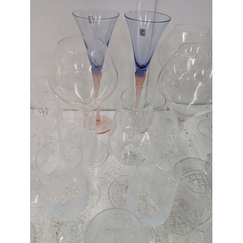 31 - Mixed glassware to include wine glasses, champagne flutes, brandy balloons and others
Location: 3-3
... 