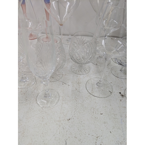 31 - Mixed glassware to include wine glasses, champagne flutes, brandy balloons and others
Location: 3-3
... 