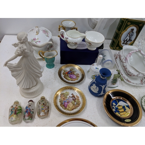 35 - A small mixed lot to include Wedgwood items, a glass vase, Chinese perfume bottles and other Orienta... 