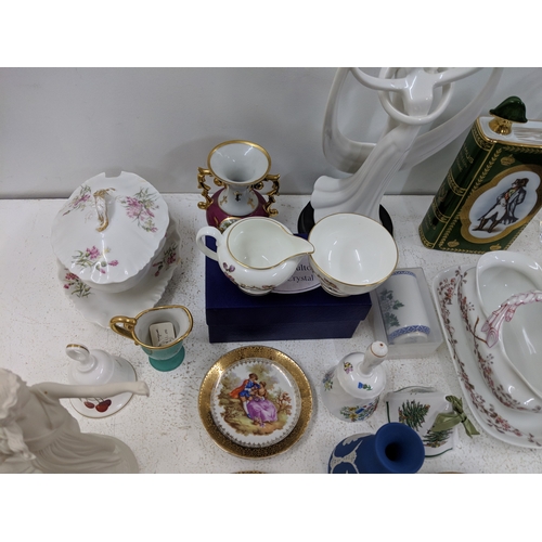 35 - A small mixed lot to include Wedgwood items, a glass vase, Chinese perfume bottles and other Orienta... 