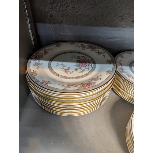 36 - A Royal Doulton 'Canton' pattern part dinner service to include dinner plates, side plates, bowls an... 