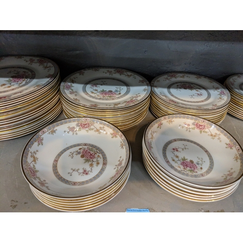 36 - A Royal Doulton 'Canton' pattern part dinner service to include dinner plates, side plates, bowls an... 