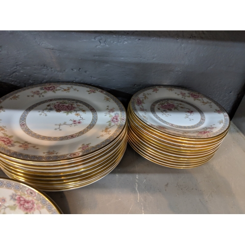 36 - A Royal Doulton 'Canton' pattern part dinner service to include dinner plates, side plates, bowls an... 