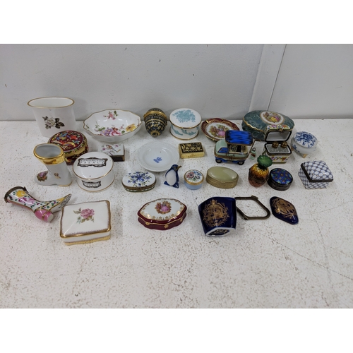 39 - A collection of miniature trinket boxes to include Limoges and Royal Copenhagen.
Location: LWB
If th... 