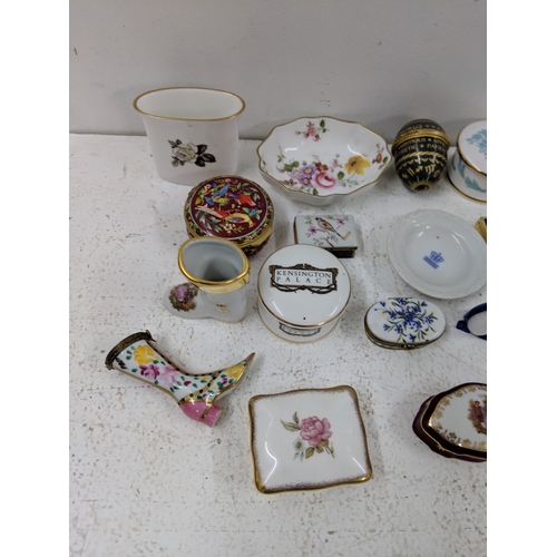 39 - A collection of miniature trinket boxes to include Limoges and Royal Copenhagen.
Location: LWB
If th... 