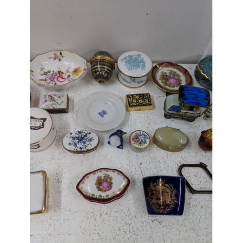 39 - A collection of miniature trinket boxes to include Limoges and Royal Copenhagen.
Location: LWB
If th... 