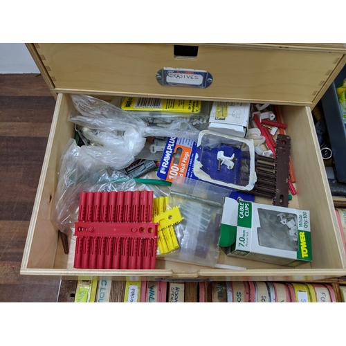 51 - Hand tools to include a Stanley plane No 4 1/2, fret saws, screwdrivers, chisels, drills, raw plugs,... 