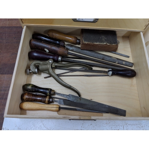 51 - Hand tools to include a Stanley plane No 4 1/2, fret saws, screwdrivers, chisels, drills, raw plugs,... 