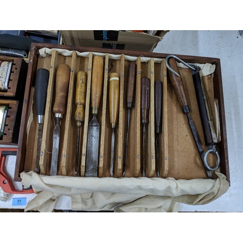 51 - Hand tools to include a Stanley plane No 4 1/2, fret saws, screwdrivers, chisels, drills, raw plugs,... 