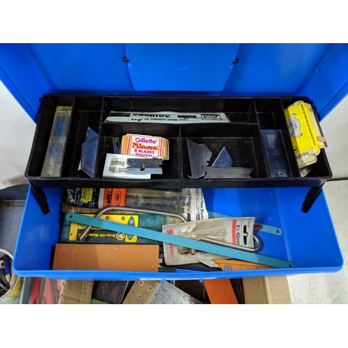 51 - Hand tools to include a Stanley plane No 4 1/2, fret saws, screwdrivers, chisels, drills, raw plugs,... 