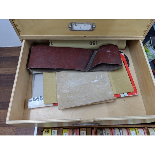 51 - Hand tools to include a Stanley plane No 4 1/2, fret saws, screwdrivers, chisels, drills, raw plugs,... 