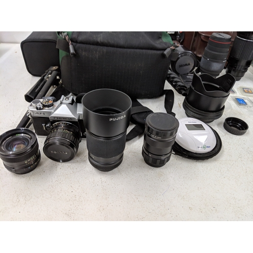 52 - Photographic equipment to include a Pentax 300mm lens, a Pentax K20 camera, a Sigma Telephoto 400mm ... 
