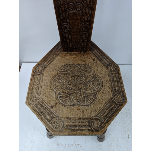 58 - An early 20th century carved spinning chair, back peg missing Location: GL
If there is no condition ... 