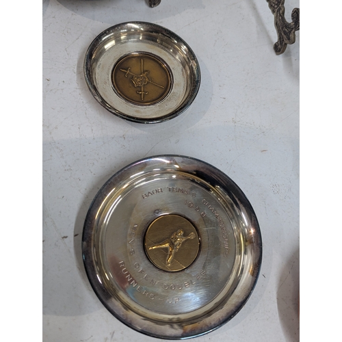 6 - A mixed group of collectables to include a mid-20th century scientific or assay balance weight set, ... 