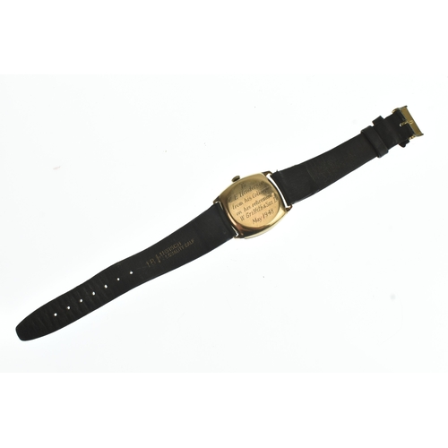 15 - An early/mid 20th century 9ct gold gents mid-size manual wind wristwatch, having a silvered dial wit... 