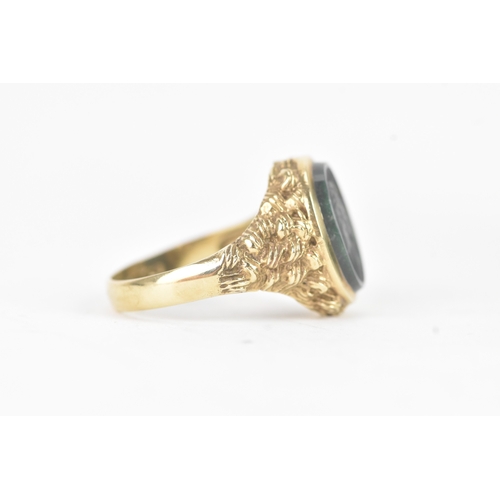 47 - A 9ct yellow gold signet ring, set with oval cut bloodstone intaglio, engraved with female profile, ... 