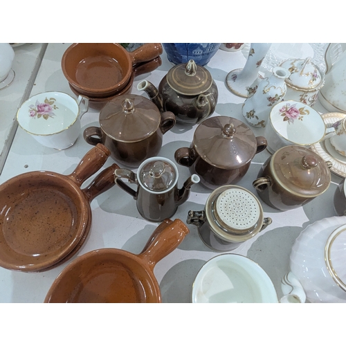 50 - A mixed group of ceramics to include blue and white Pearlware jug, Royal Worcester, Aynsley and othe... 