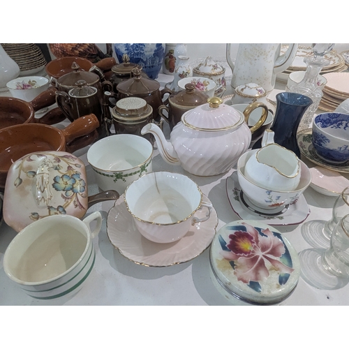 50 - A mixed group of ceramics to include blue and white Pearlware jug, Royal Worcester, Aynsley and othe... 