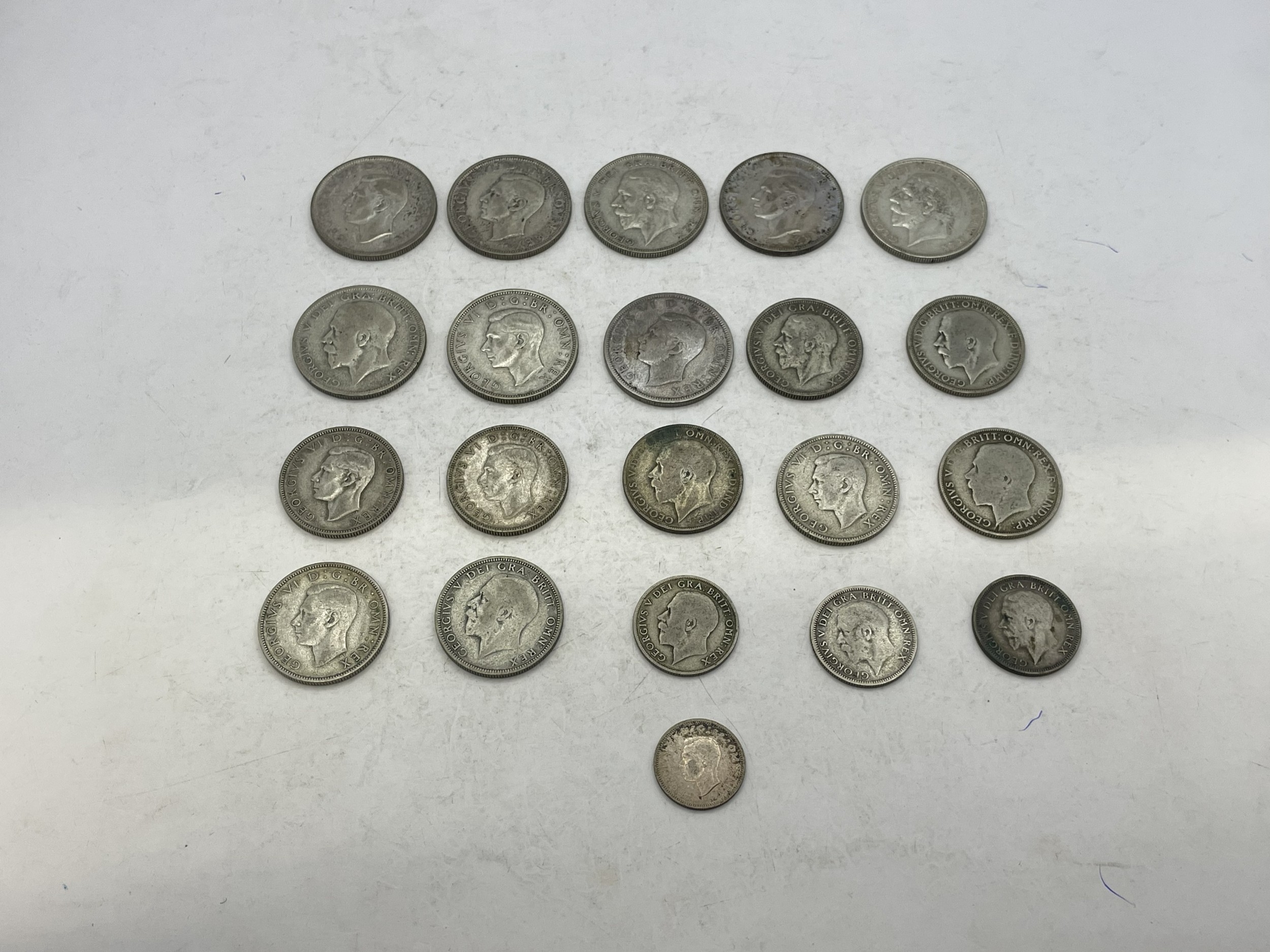 A group of pre-1947 silver coins to include Half Crowns, Florin, One ...