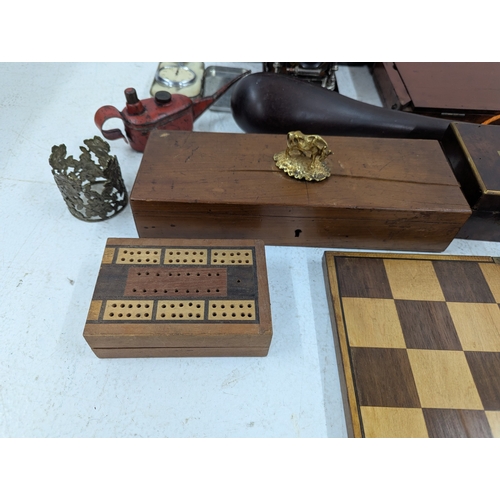 Collectables to include a Kodak no 3 camera, a small walnut box, a ...