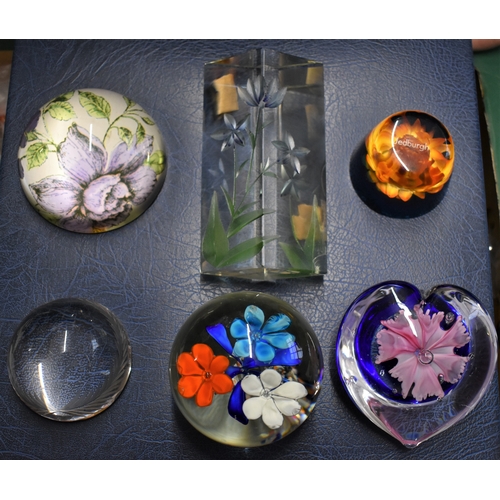 37 - A collection of (6) assorted Glass Flower Paperweights, excellent quality with some very ornate desi... 