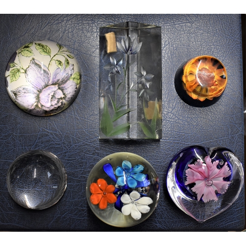 37 - A collection of (6) assorted Glass Flower Paperweights, excellent quality with some very ornate desi... 