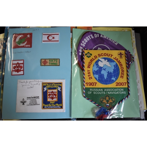 393 - Scouting - A good collection with many overseas badge's incl. Canada, Cyprus, Boy Scouts of America ... 