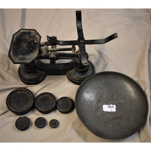 411 - Scales - A vintage set of weights and scales 'To Weigh 8lbs'