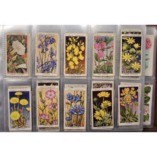 179 - Cigarette Cards - Gardening, Flowers and shrubs. A collection in an album in plastics. (100's)