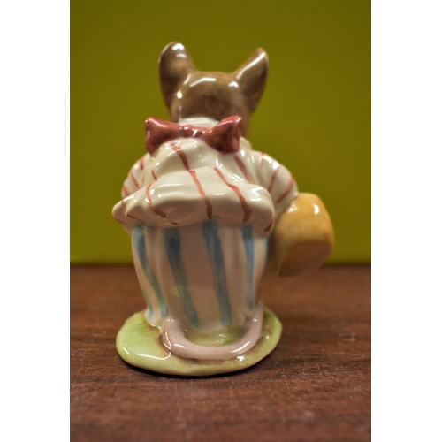 522 - Beatrix Potter Mrs. Tittlemouse Figurine made by F. Warne & Co., Beswick, England, Copyright 1948, m... 