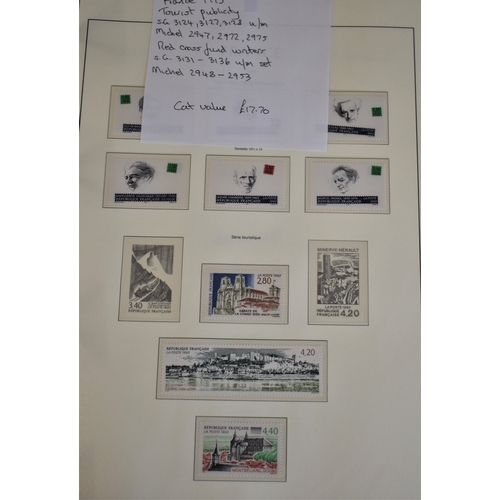 306 - France 1986-1993 Fine u/m Mint collection in Lighthouse Hingeless pages. STC £1,000+