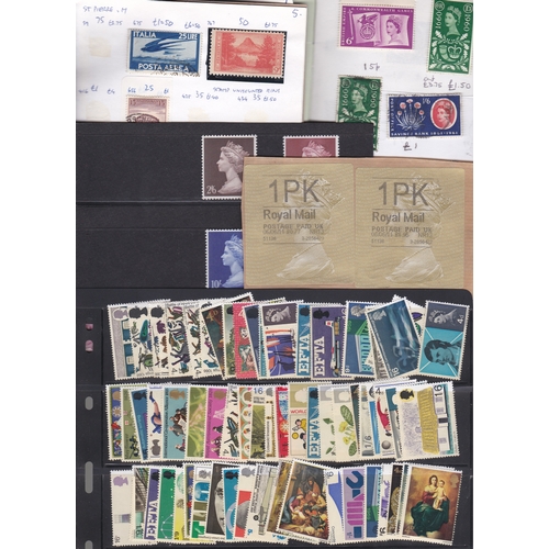 512 - Great Britain mixed lot with mint stockcard of commemoratives, Machin high values Pres Pack, Rd appr... 