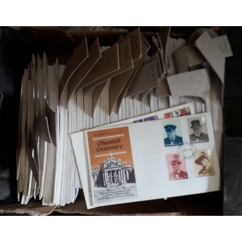 252 - Great Britain (FDC's) 1974-2000 Collection of unaddressed First Day Covers (Some pencil). Good lot, ... 