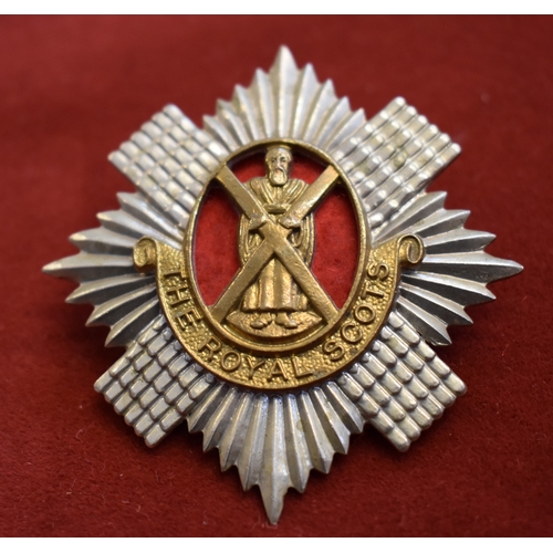 162 - The Royal Scots (Lothian Regiment) WWI Forage Cap Badge (Bi-metal with red backing), two lugs. K&K: ... 