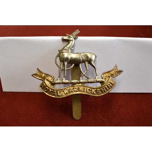 105 - Royal Warwickshire Regiment WWI Cap Badge (Bi-metal), slider